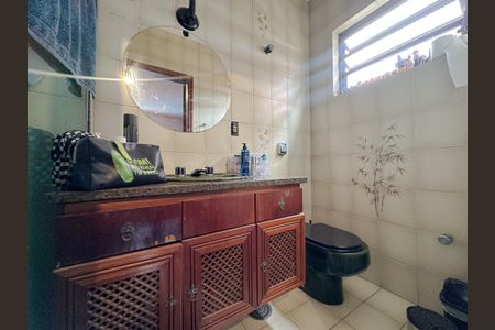 Casa à venda com 340m², 6 quartos e 5 vagasBanheiro Suíte 1