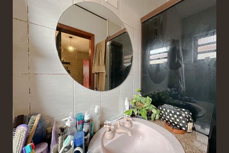 Casa à venda com 340m², 6 quartos e 5 vagasBanheiro Suíte 2