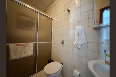 Casa à venda com 340m², 6 quartos e 5 vagasBanheiro Suíte Externa