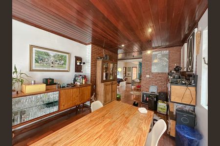 Casa à venda com 340m², 6 quartos e 5 vagasSala