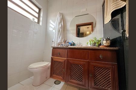 Casa à venda com 340m², 6 quartos e 5 vagasBanheiro Suíte 2