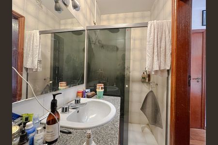 Casa à venda com 340m², 6 quartos e 5 vagasBanheiro Suíte 5