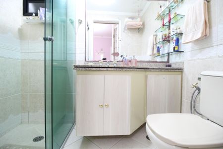 Apartamento à venda com 86m², 3 quartos e 2 vagas Apartamento à venda com 86m², 3 quartos e 2 vagasBanheiro da Suíte