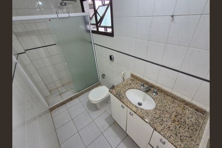 Apartamento para alugar com 220m², 3 quartos e 2 vagasBanheiro 
