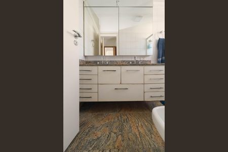 Apartamento para alugar com 150m², 4 quartos e 2 vagas Apartamento para alugar com 150m², 4 quartos e 2 vagasBanheiro da Suíte 2