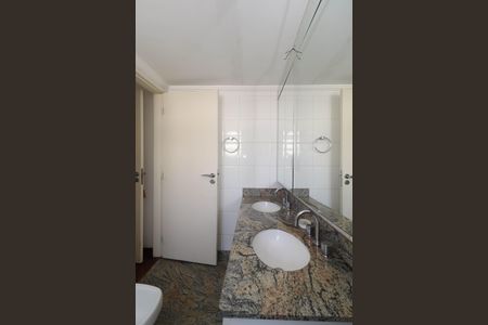 Apartamento para alugar com 150m², 4 quartos e 2 vagas Apartamento para alugar com 150m², 4 quartos e 2 vagasBanheiro da Suíte 2