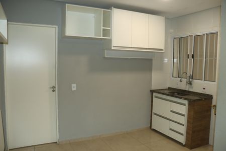 Casa para alugar com 1 quarto, 35m² em Jardim Santo Antonio, Embu das Artes