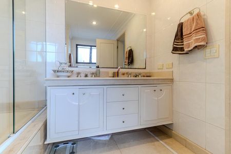 Apartamento à venda com 226m², 4 quartos e 3 vagasBanheiro da Suíte 3