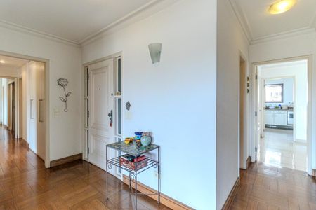 Apartamento à venda com 226m², 4 quartos e 3 vagasCorredor de Entrada
