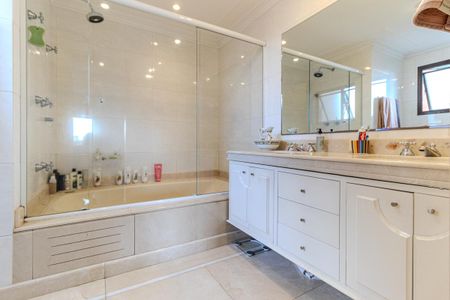 Apartamento à venda com 226m², 4 quartos e 3 vagasBanheiro da Suíte 3