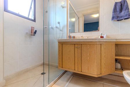 Apartamento à venda com 226m², 4 quartos e 3 vagasBanheiro da Suíte 2