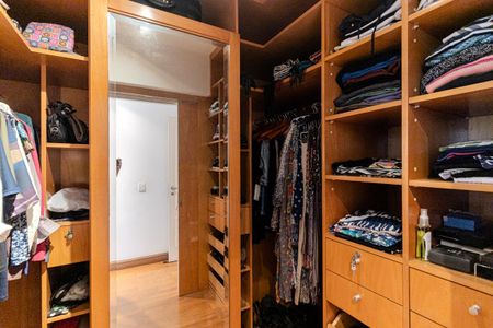 Apartamento à venda com 226m², 4 quartos e 3 vagasCloset da Suíte 3