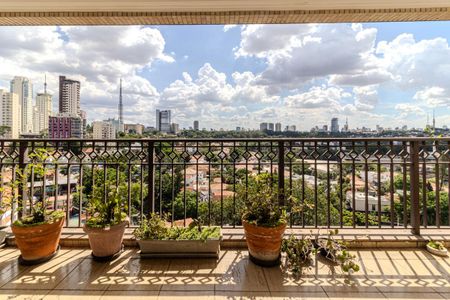 Apartamento à venda com 226m², 4 quartos e 3 vagasVaranda