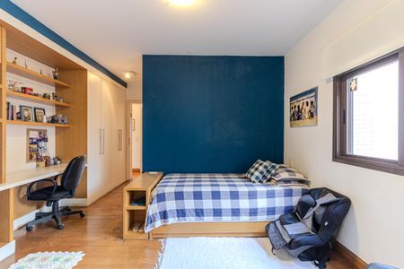 Apartamento à venda com 226m², 4 quartos e 3 vagasSuíte 2