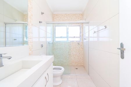 Casa para alugar com 150m², 4 quartos e 2 vagasBanheiro Social