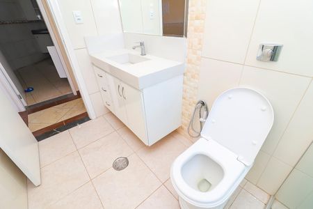 Casa para alugar com 150m², 4 quartos e 2 vagasBanheiro Social