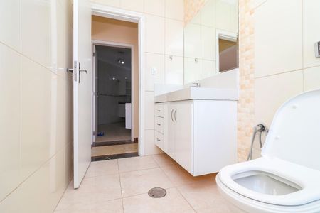 Casa para alugar com 150m², 4 quartos e 2 vagasBanheiro Social