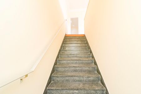 Casa para alugar com 150m², 4 quartos e 2 vagasEscada