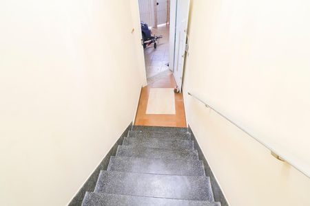 Casa para alugar com 150m², 4 quartos e 2 vagasEscada