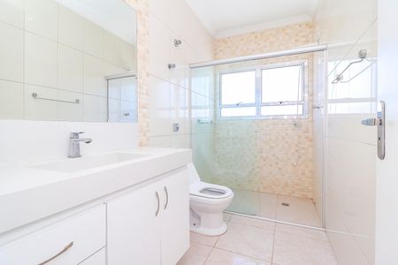 Casa para alugar com 150m², 4 quartos e 2 vagasBanheiro Social