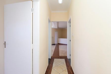 Casa para alugar com 150m², 4 quartos e 2 vagasCorredor