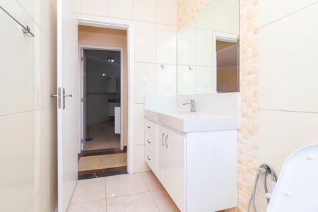 Casa para alugar com 150m², 4 quartos e 2 vagasBanheiro Social