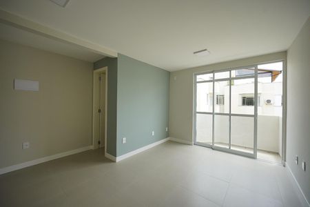 Sala de apartamento para alugar com 2 quartos, 69m² em Trindade, Florianópolis