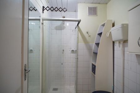 Banheiro  de apartamento para alugar com 1 quarto, 45m² em Floresta, Porto Alegre