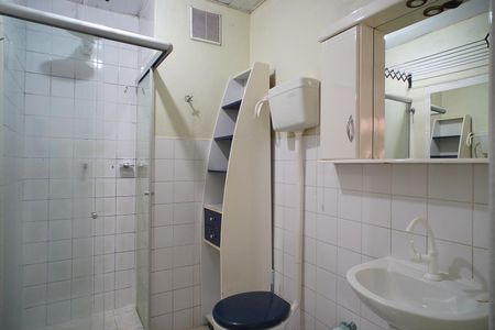 Banheiro  de apartamento para alugar com 1 quarto, 45m² em Floresta, Porto Alegre