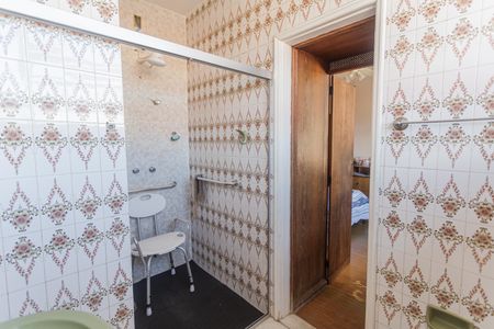 Casa à venda com 640m², 6 quartos e 3 vagas Casa à venda com 640m², 6 quartos e 3 vagasBanheiro da Suíte 1