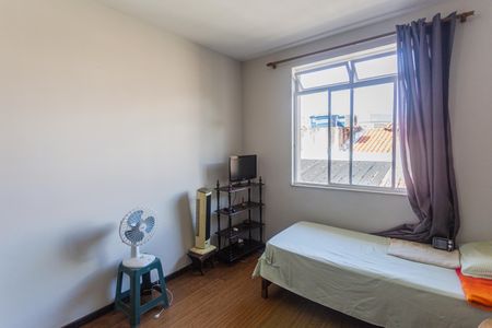 Casa à venda com 640m², 6 quartos e 3 vagas Casa à venda com 640m², 6 quartos e 3 vagasQuarto 4