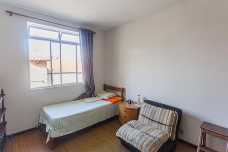 Casa à venda com 640m², 6 quartos e 3 vagas Casa à venda com 640m², 6 quartos e 3 vagasQuarto 4