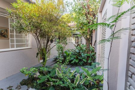 Casa à venda com 640m², 6 quartos e 3 vagas Casa à venda com 640m², 6 quartos e 3 vagasJardim de Inverno no Corredor