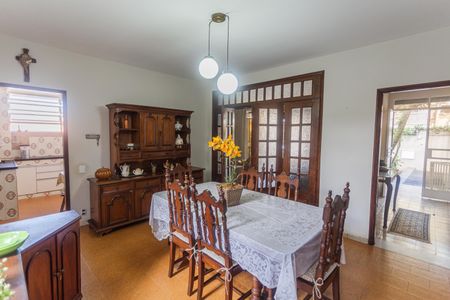 Casa à venda com 640m², 6 quartos e 3 vagas Casa à venda com 640m², 6 quartos e 3 vagasCopa