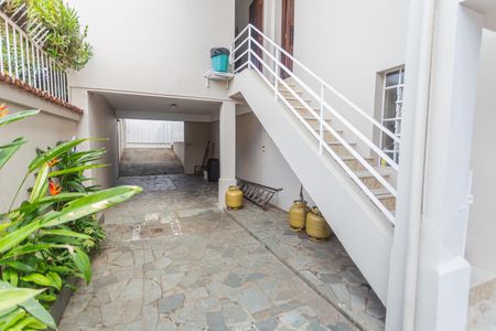 Casa à venda com 640m², 6 quartos e 3 vagas Casa à venda com 640m², 6 quartos e 3 vagasGaragem