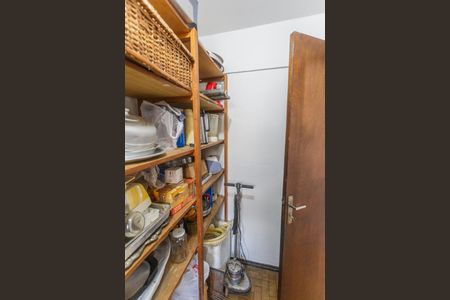 Casa à venda com 640m², 6 quartos e 3 vagas Casa à venda com 640m², 6 quartos e 3 vagasDespensa no Quarto de Serviço