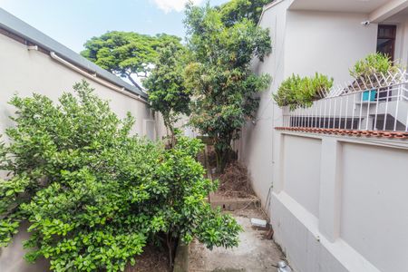 Casa à venda com 640m², 6 quartos e 3 vagas Casa à venda com 640m², 6 quartos e 3 vagasQuintal