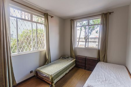 Casa à venda com 640m², 6 quartos e 3 vagas Casa à venda com 640m², 6 quartos e 3 vagasQuarto 3