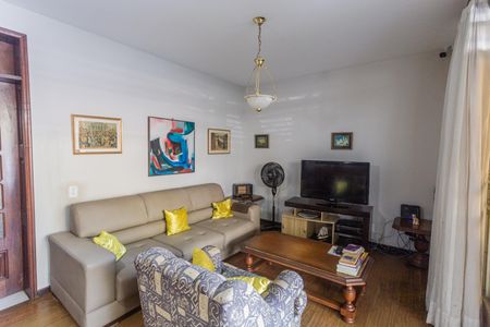 Sala de casa à venda com 6 quartos, 640m² em Santa Efigênia, Belo Horizonte