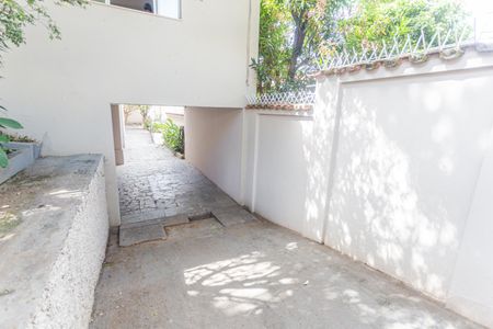 Casa à venda com 640m², 6 quartos e 3 vagas Casa à venda com 640m², 6 quartos e 3 vagasGaragem