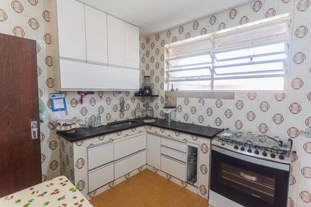 Casa à venda com 640m², 6 quartos e 3 vagas Casa à venda com 640m², 6 quartos e 3 vagasCozinha