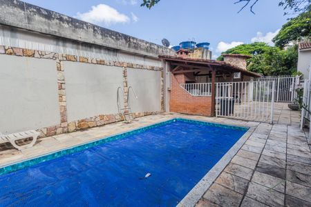 Casa à venda com 640m², 6 quartos e 3 vagas Casa à venda com 640m², 6 quartos e 3 vagasEspaço Gourmet - Piscina