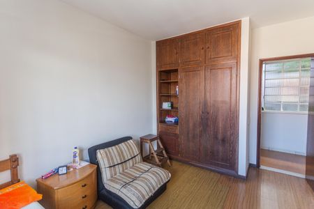 Casa à venda com 640m², 6 quartos e 3 vagas Casa à venda com 640m², 6 quartos e 3 vagasQuarto 4