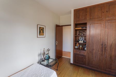 Casa à venda com 640m², 6 quartos e 3 vagas Casa à venda com 640m², 6 quartos e 3 vagasQuarto 3