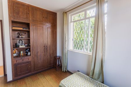 Casa à venda com 640m², 6 quartos e 3 vagas Casa à venda com 640m², 6 quartos e 3 vagasQuarto 3