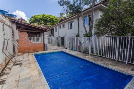 Casa à venda com 640m², 6 quartos e 3 vagas Casa à venda com 640m², 6 quartos e 3 vagasEspaço Gourmet - Piscina