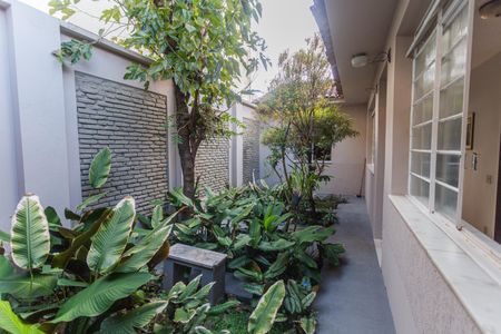 Casa à venda com 640m², 6 quartos e 3 vagas Casa à venda com 640m², 6 quartos e 3 vagasJardim de Inverno no Corredor