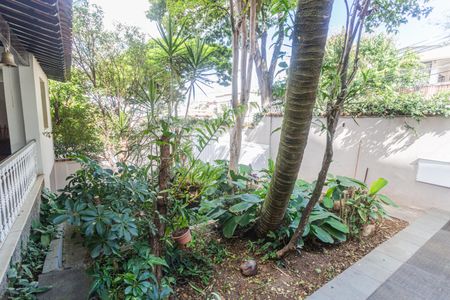 Casa à venda com 640m², 6 quartos e 3 vagas Casa à venda com 640m², 6 quartos e 3 vagasJardim