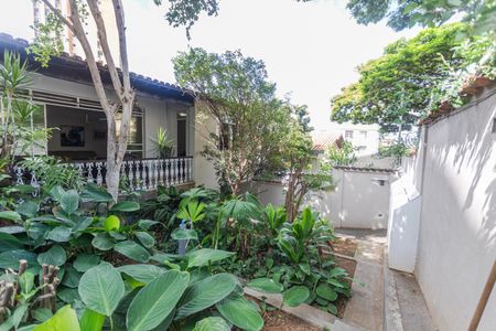 Casa à venda com 640m², 6 quartos e 3 vagas Casa à venda com 640m², 6 quartos e 3 vagasJardim