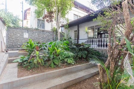 Casa à venda com 640m², 6 quartos e 3 vagas Casa à venda com 640m², 6 quartos e 3 vagasJardim